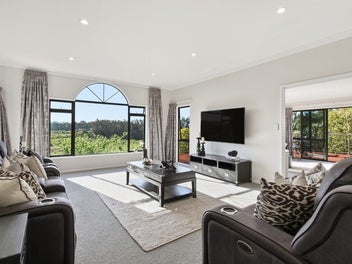 Large Family Home Offers Lifestyle and Privacy