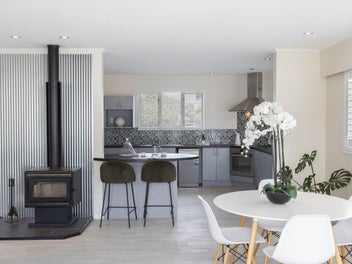 Immaculate Family Home, Prime University Location