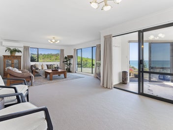 SEA VIEWS, LOCATION AND LOW MAINTENANCE