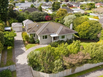 1,518m2 HUGE SECTION - DOUBLE GLAZED TOO!