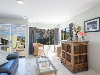 Modern Comfort, Easy-Care Living!