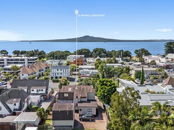 Vendor on the move! Serious seller develop or reno