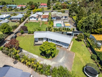 Hillcrest Hideout – Relax, Entertain, Enjoy