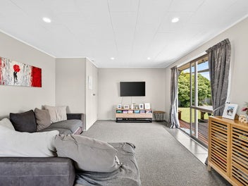 Family Living in the Heart of Greenmeadows