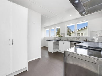 Renovated Home with Sleepout on 893sqm