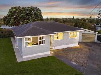 GOOD VIBES ONLY - FREEHOLD WATERVIEWS!