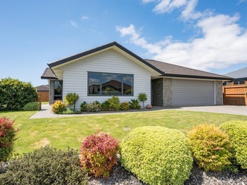 Immaculate Cul De Sac Living!