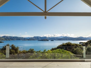 Location, Luxury and breathtaking Views