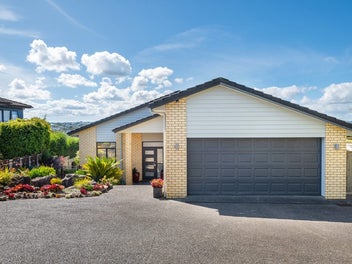 Sun-drenched North-Facing Coastal Living