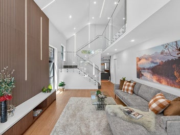 Home & Granny Flat in Harbourside