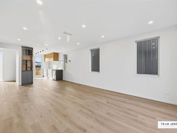 Standalone Style, Freehold Freedom - Act Fast!