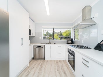 Modern Stunning home - Will Impress!