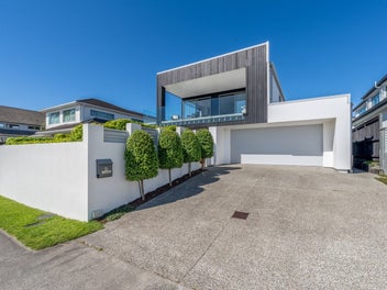 Exceptional waterfront living