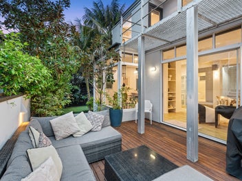 FINAL WEEKEND - DGZ Architectural Hideaway