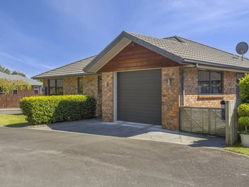 Low maintenance and seriously selling!