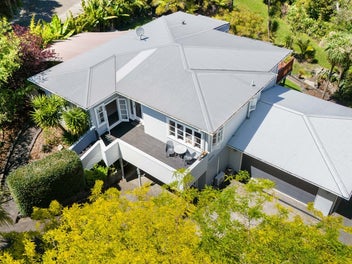 Storybook bungalow on 2,000sqm - modern potential