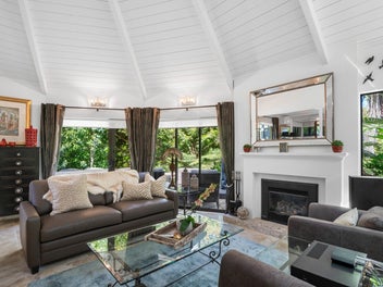 Cul-de-sac peace and privacy