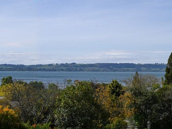 Stylish Living with Stunning Lake Views