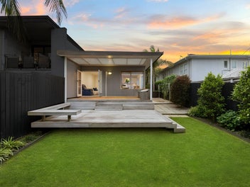 Your Private, Sun-Soaked Single-Level Retreat