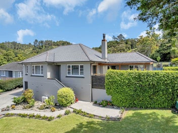 The Entertainer You’ll Fall For