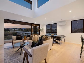 Lakefront Living in Kelvin Heights