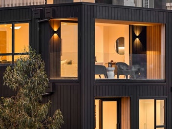 Lakefront Living in Kelvin Heights