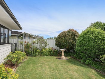 Sunny Townhouse - Prime Location