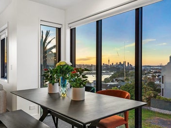 LUXURY APARTMENT - QUIET COMPLEX