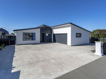 Modern Living Near St. Clair Golf Course