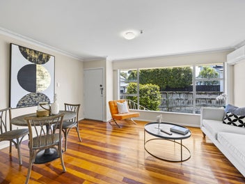 1960s Brick and Tile Christmas Cracker