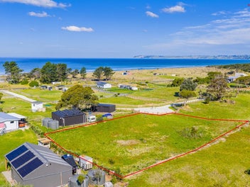 Secure Your Slice of Mahia Magic - LOT 14