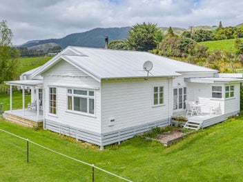 Timeless 1920s charm meets modern comfort