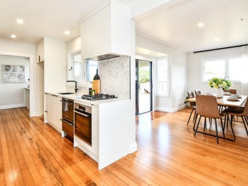 Vendor's have BOUGHT....This Must Be SOLD!