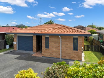 Convenient Living in Central Kensington