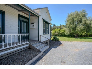 CHARMING COUNTRY LIVING