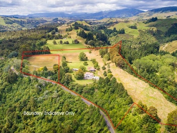 Panoramic valley views, first class lifestyle...