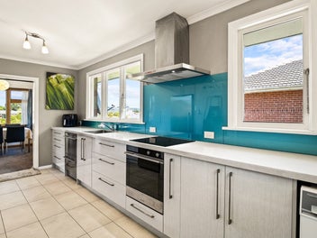 Great Garaging, Great Location, Great Garden