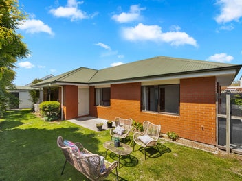 Sensationally Delightful Contemporary Living