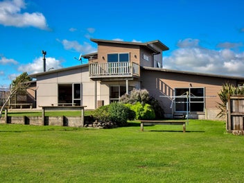 Spacious Family Home with a Stunning Mountain View