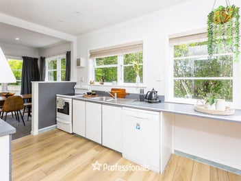 A VERSATILE PROPERTY WITH SELF CONTAINED WING