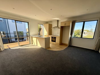 Immaculate, brand new 2 bedroom by the Lake