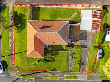 Moana’s Gem. First Time on the Market in 55 Years!