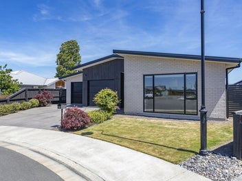 Contemporary Class in Windsor Park