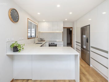 Spacious Renovated Family Home with 6-Car Garaging