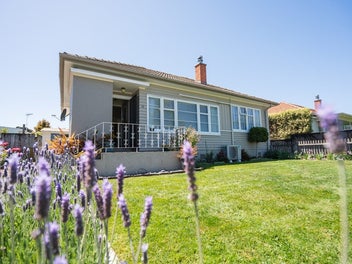 '30s Classic with Modern Comforts & Vintage Heart