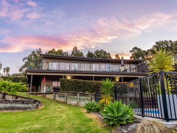 Palm lined luxury with room for the whole family