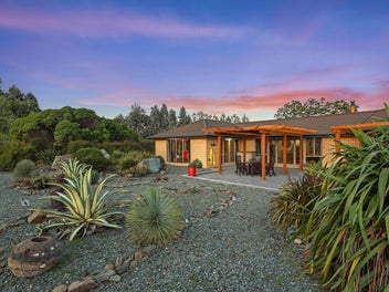 Eco-Lux Coastal Paradise