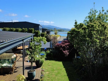 Relaxed Living by the Sea