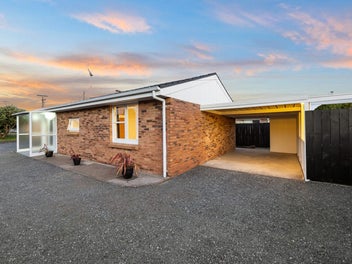 Seller's instruction: will be sold at Auction!