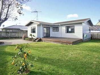 Ideal 1st Home or Smart Investment Opportunity!